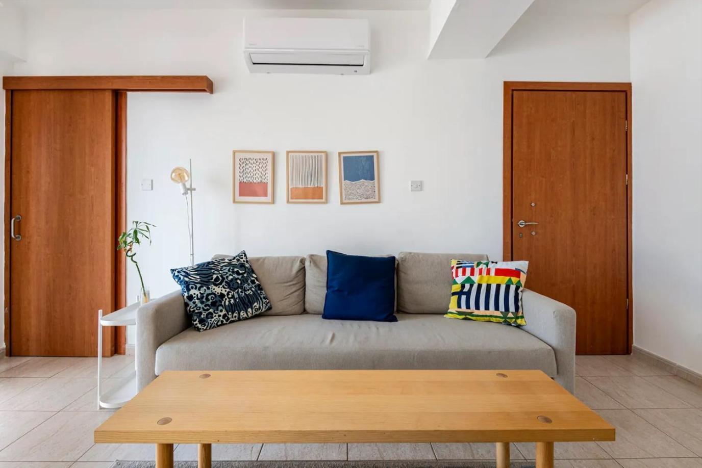 Top Floor Apartment City Center Ларнака Екстериор снимка
