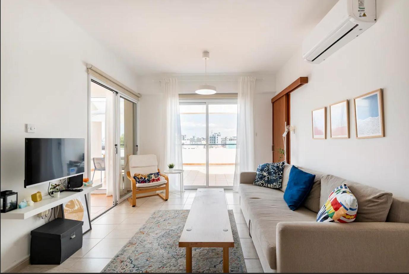 Top Floor Apartment City Center Ларнака Екстериор снимка